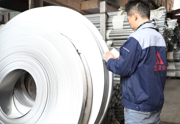 Spectroscopic inspection of steel strip1